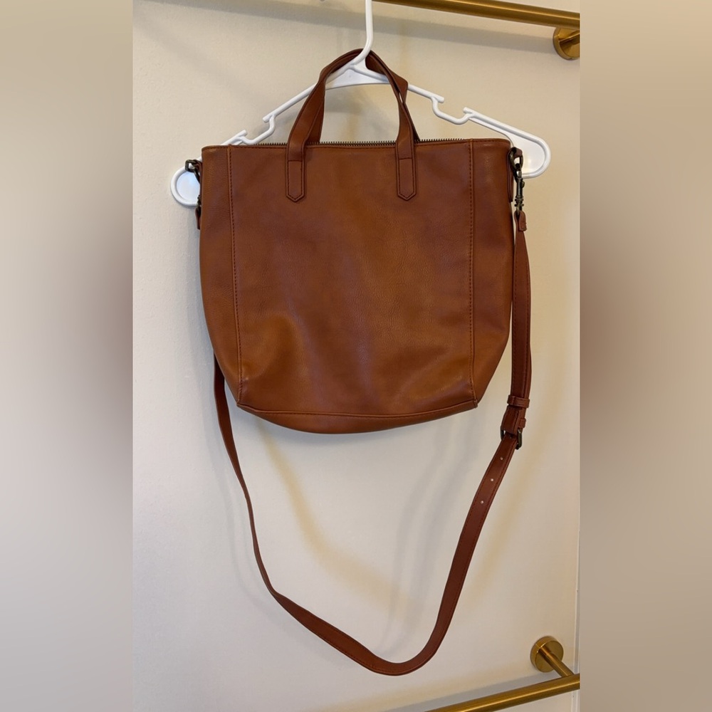 WOMEN'S ZIP CLOSURE CROSSBODY BAG - UNIVERSAL THREAD BROWN